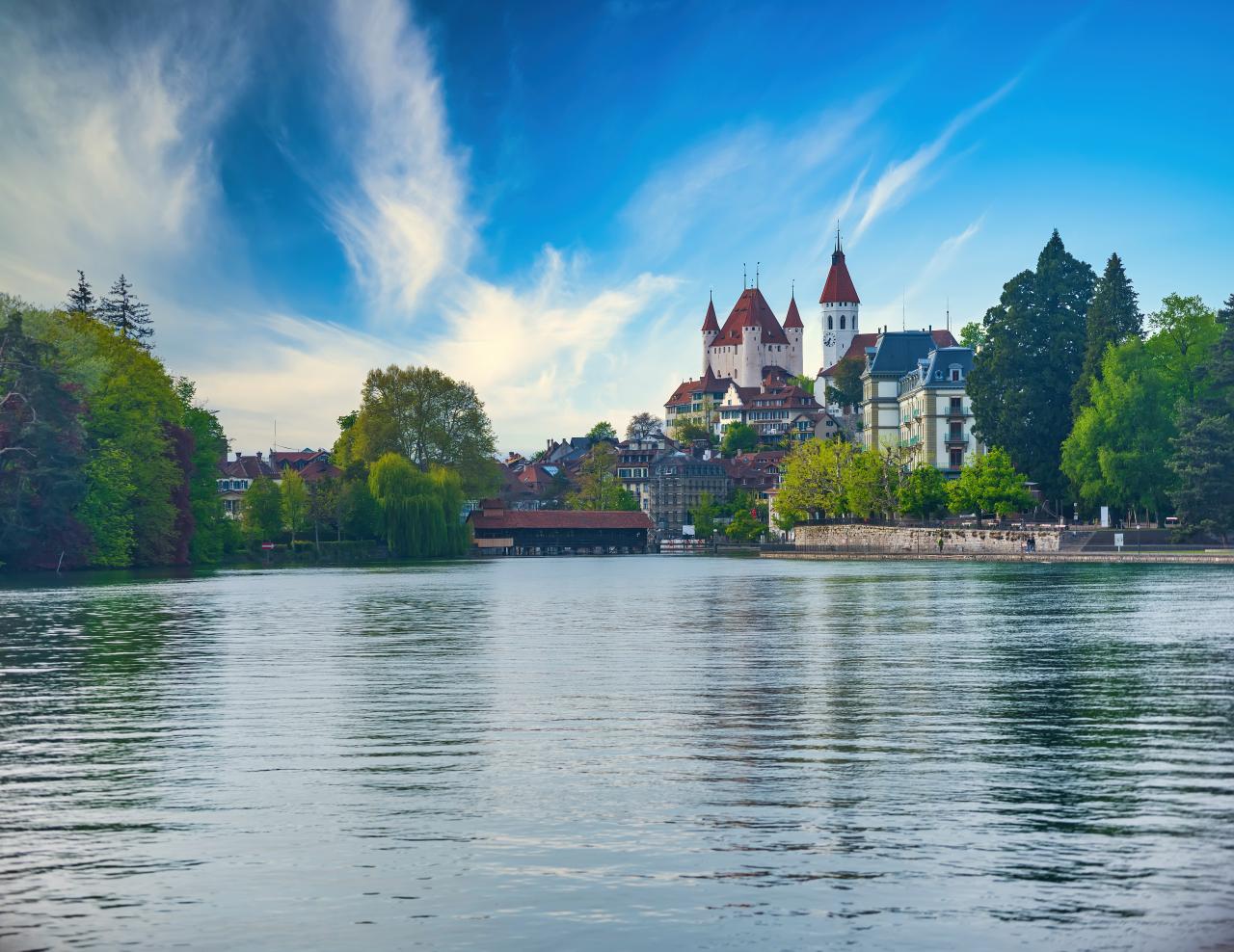 Aare mit Blick auf Thun und Steffisburg