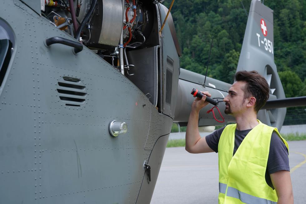 Helikopter Mechaniker Kontrolle