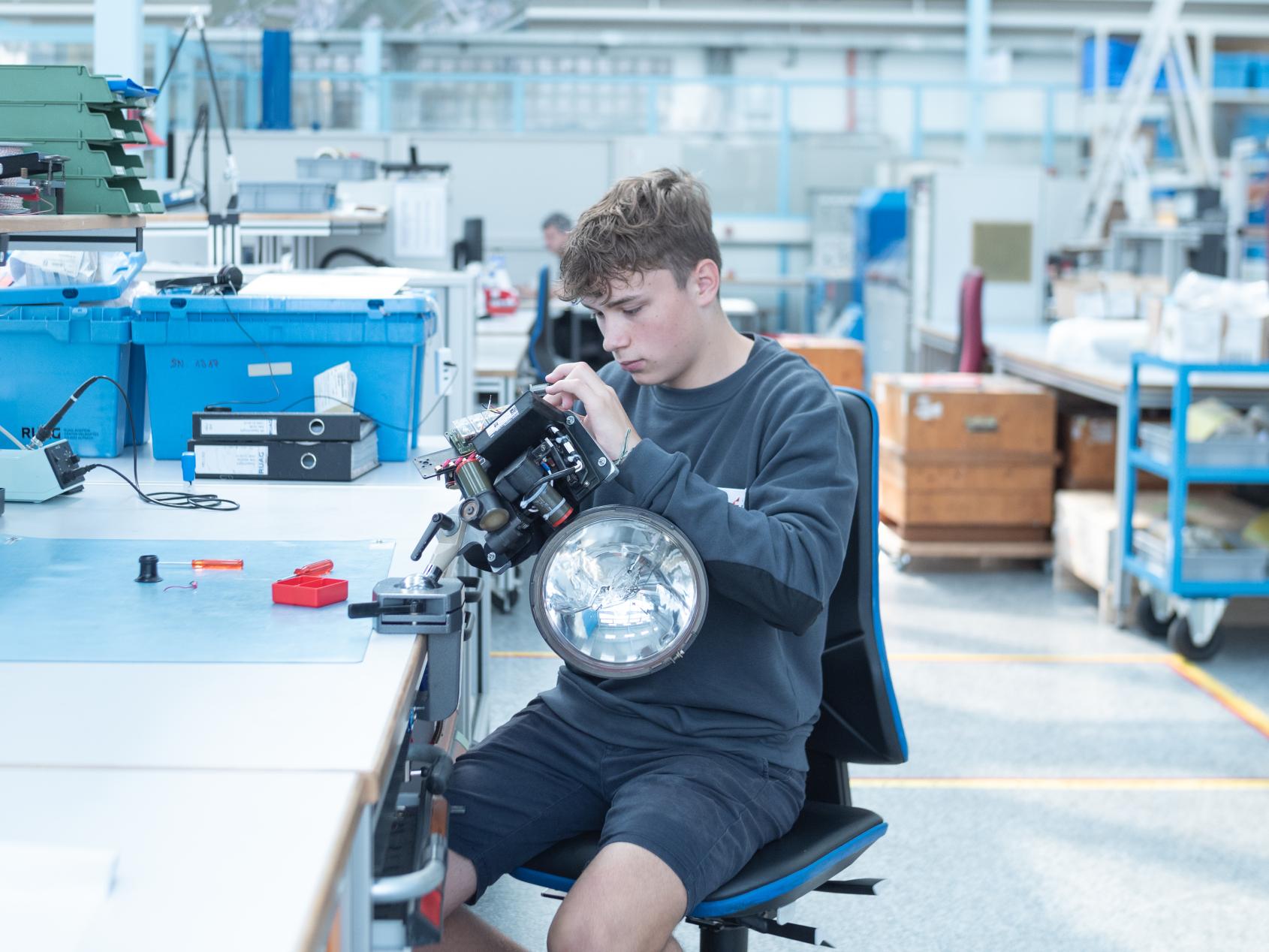 Apprenticeship as an automation technician RUAG